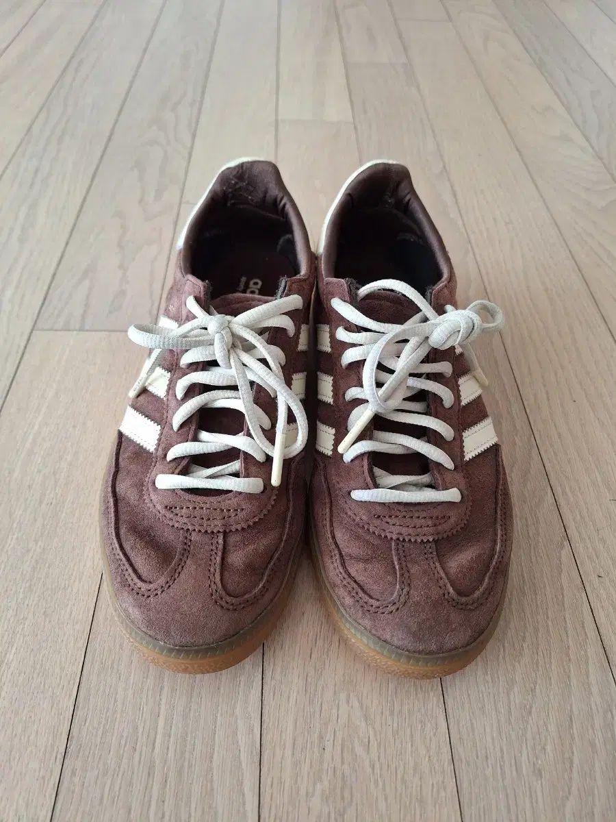 アディダス スポーティアンドリッチ ブラウン 245