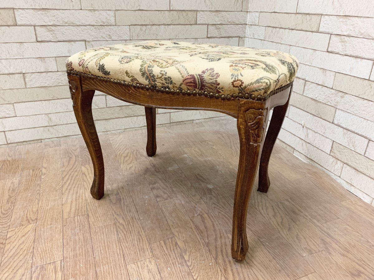 【スツール】イタリア　木製　ロココ調　猫足　鋲打ち　アンティーク◎ スツール】イタリア 木製 ロココ調 猫足 鋲打ち アンティーク◎