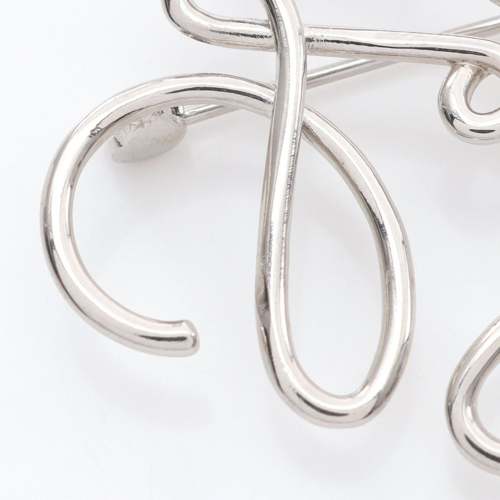  ロエベ LOEWE ブローチ アナグラム シルバー ステンレススチール レディース A ブローチ コサージュ アクセサリー