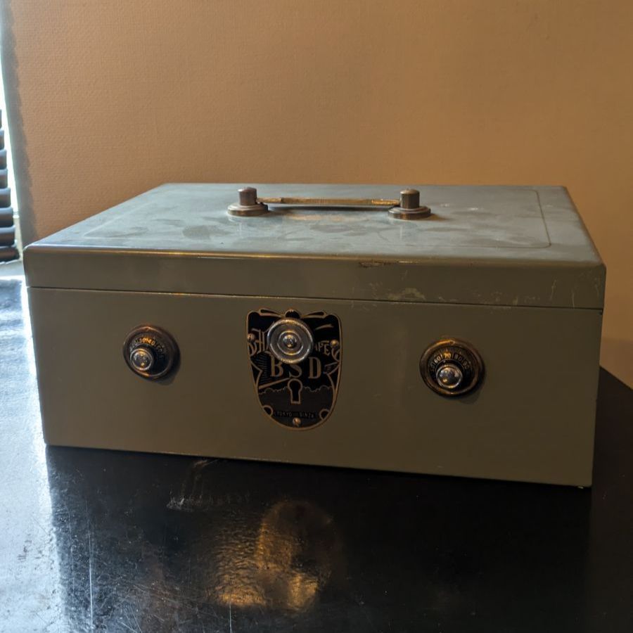 手提げ金庫 BSD 文祥堂 昭和レトロ レトロ - メルカリ HAND SAFE GINZA