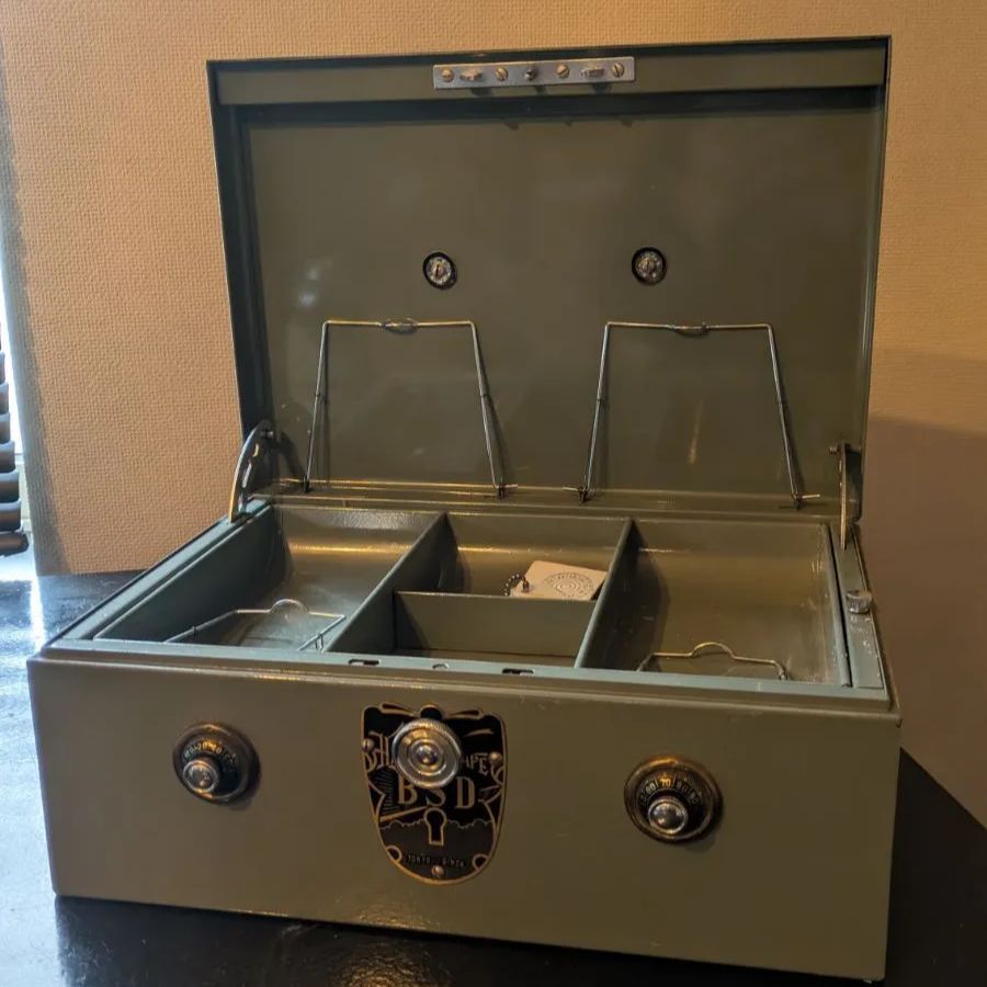 手提げ金庫 BSD 文祥堂 昭和レトロ レトロ - メルカリ HAND SAFE GINZA