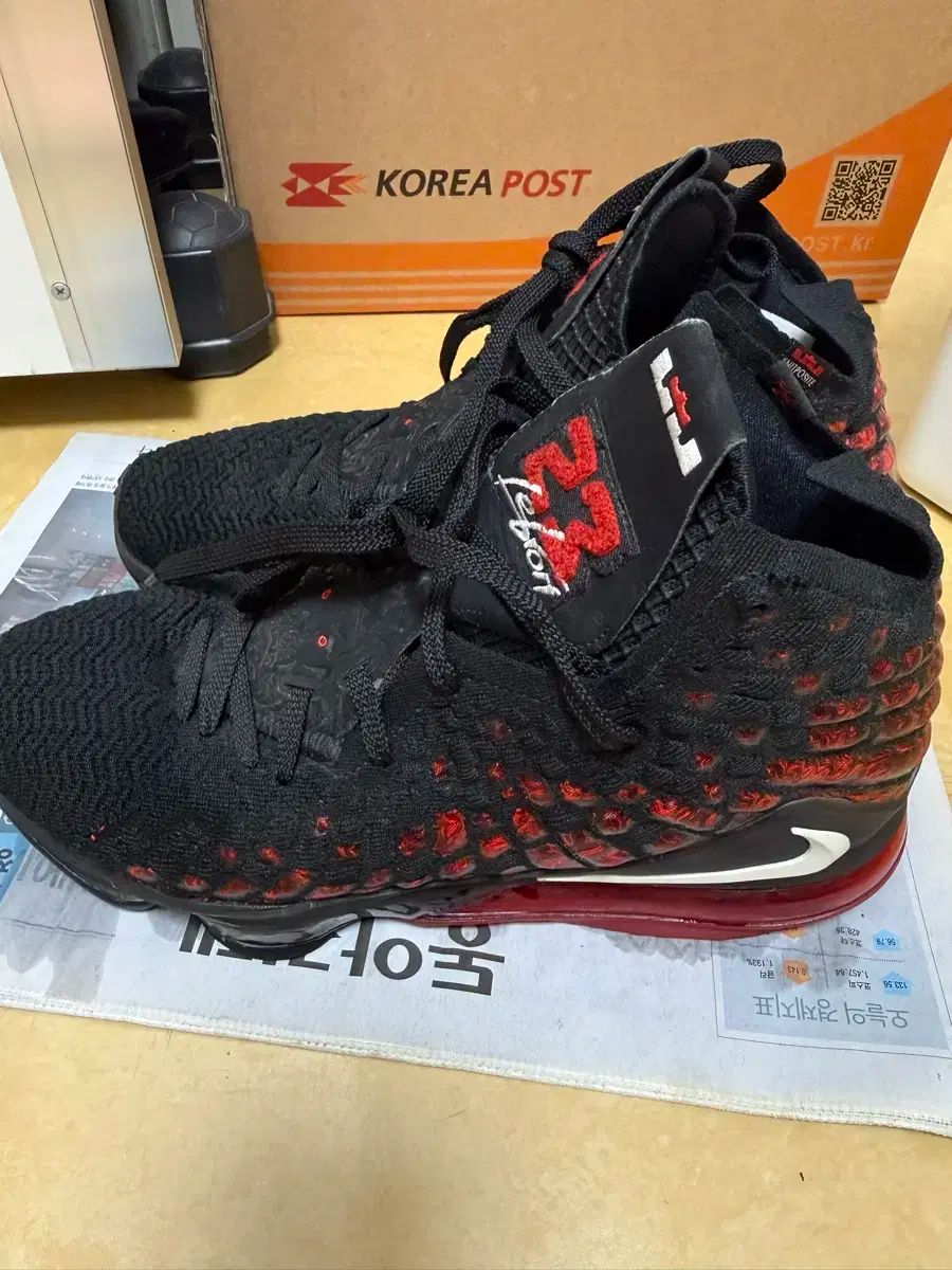 NIKE レブロン 17 ブラック レッド バスケシューズ