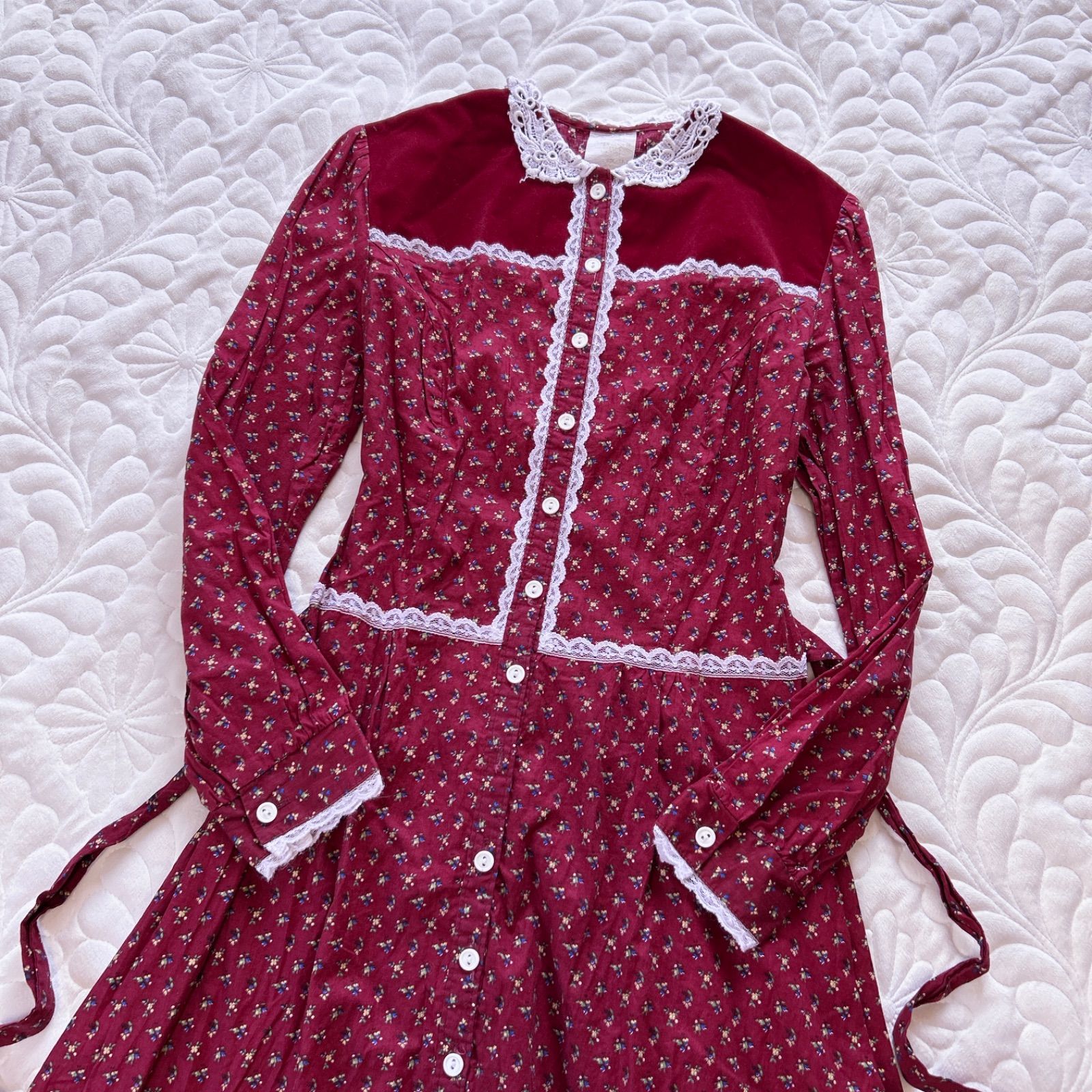 ガニーサックス　花柄　ロングワンピース　Aラインドレ　ベロア襟　フレア　深紫 ガニーサックス 花柄 ロングワンピース Aラインドレ ベロア襟 フレア 深紫