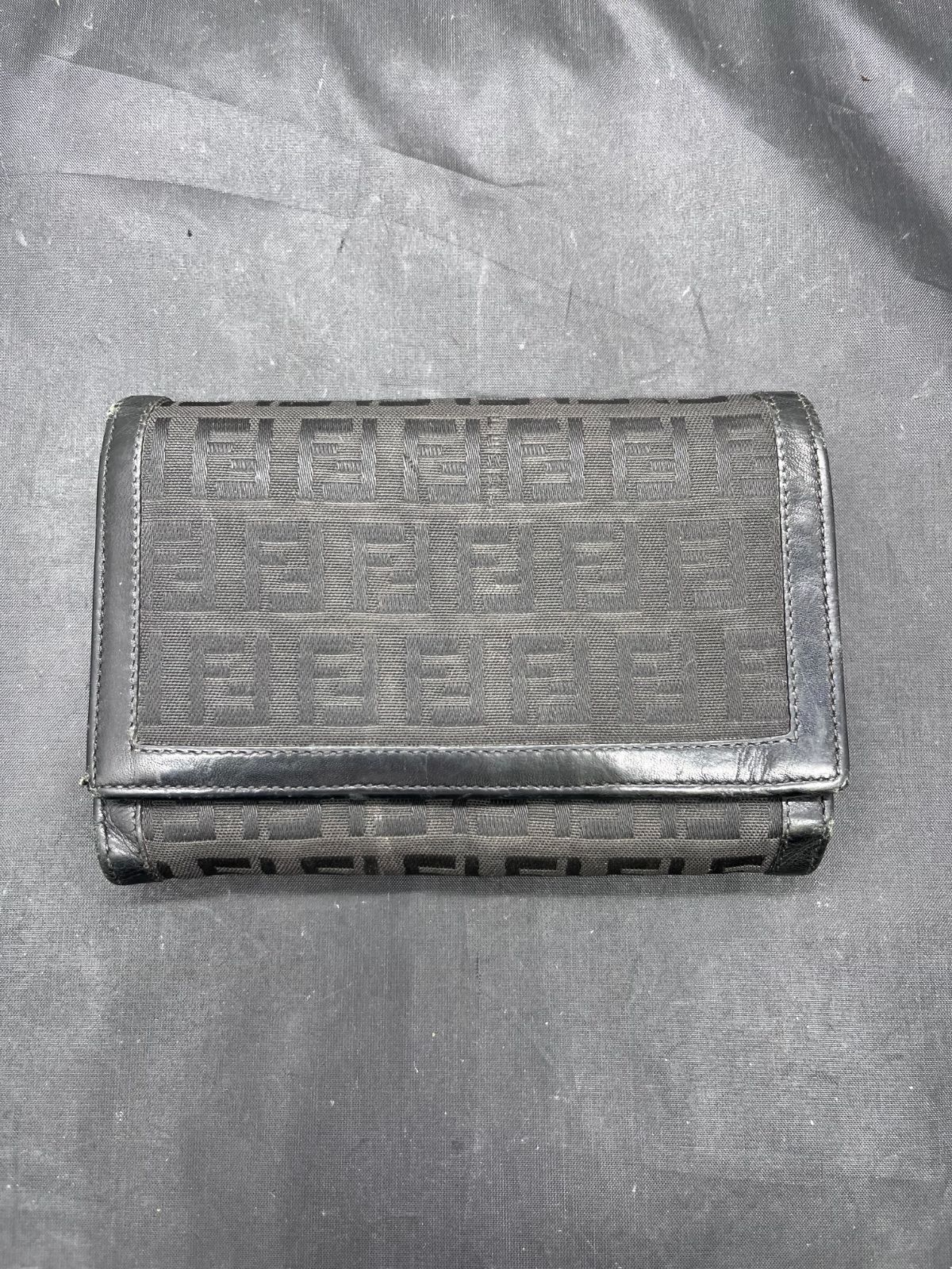 フェンディ ズッカ 二つ折り財布 B25102740