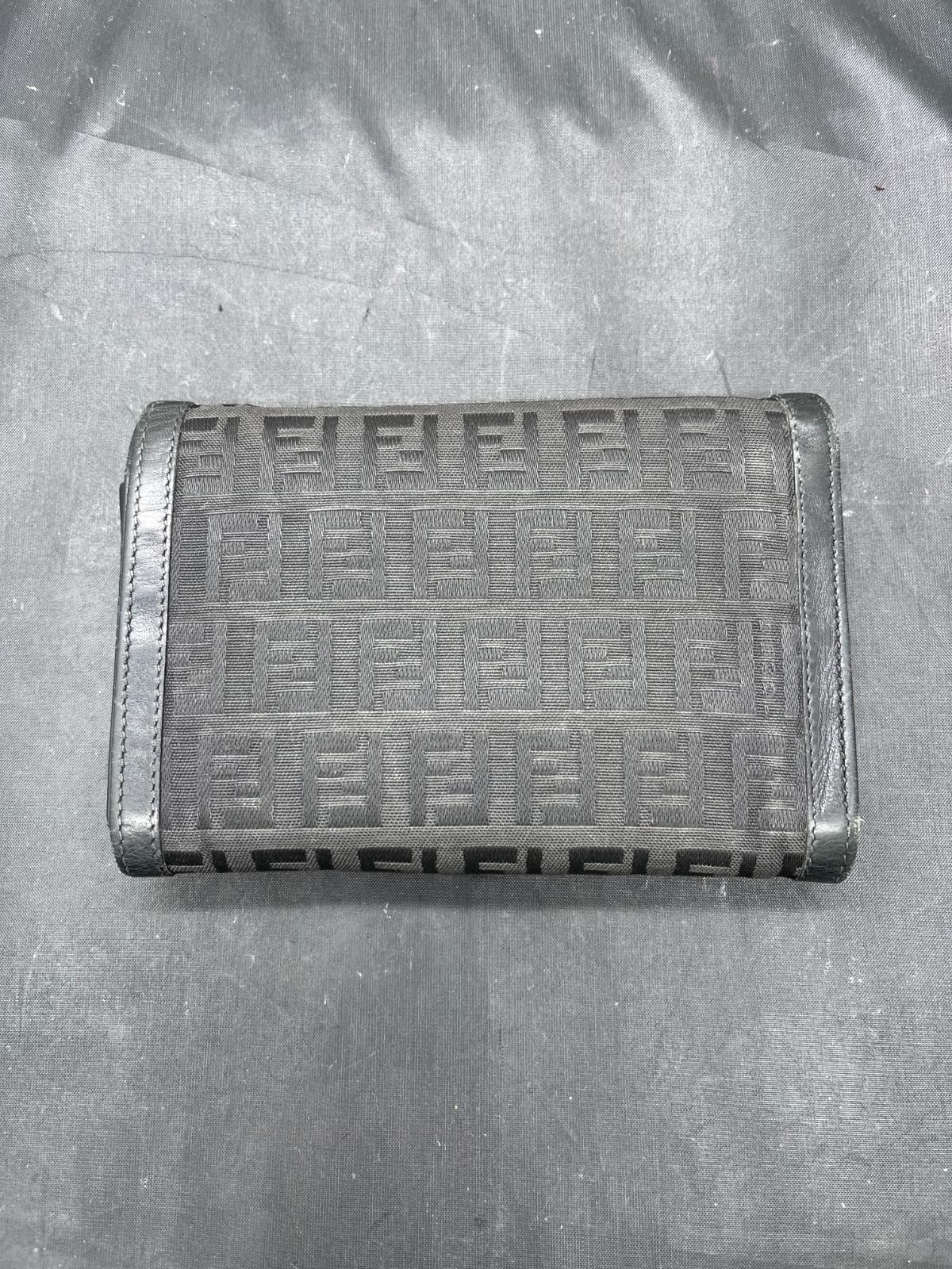 フェンディ ズッカ 二つ折り財布