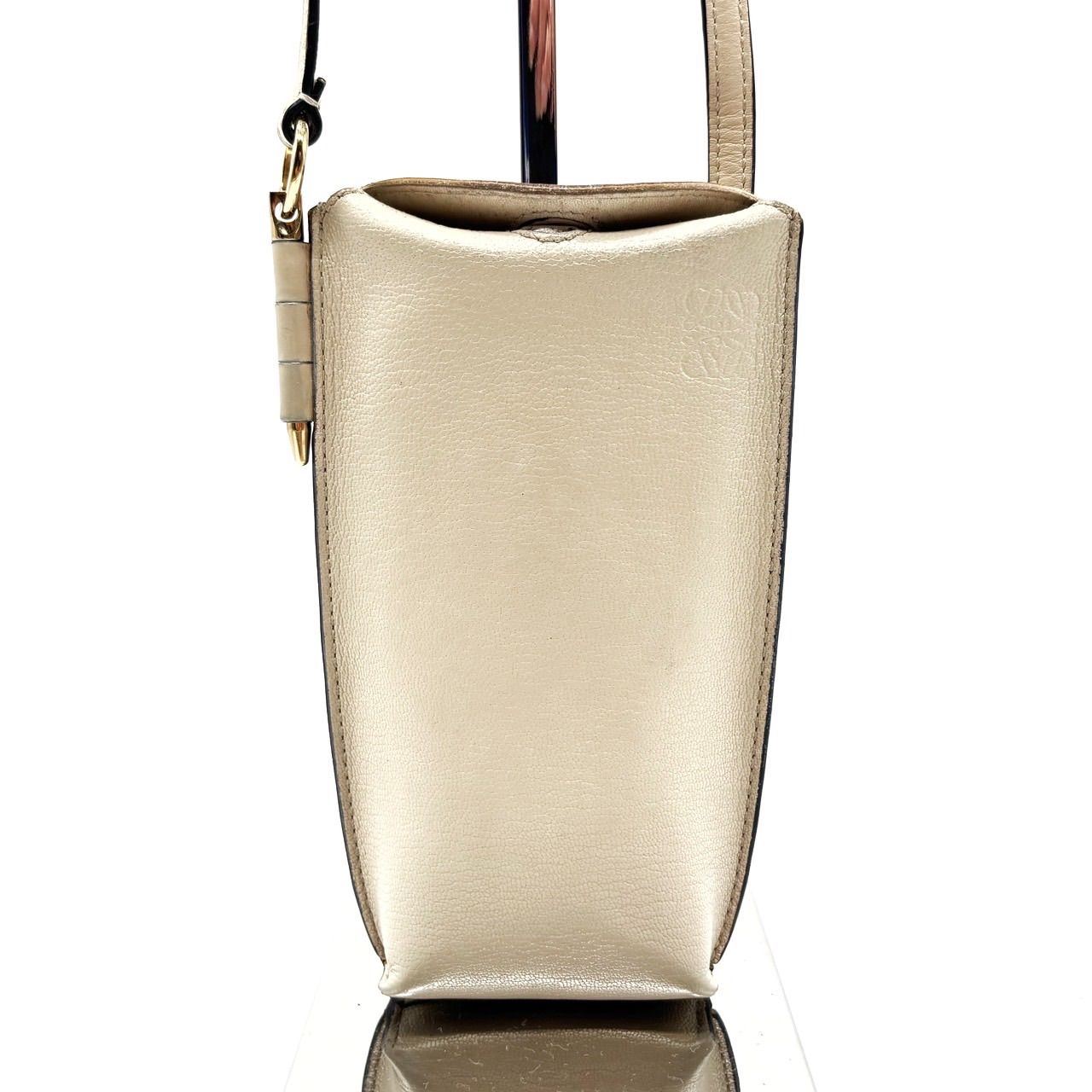良品】 LOEWE ロエベ アナグラム ショルダーバッグ ホワイト 白 レザー
