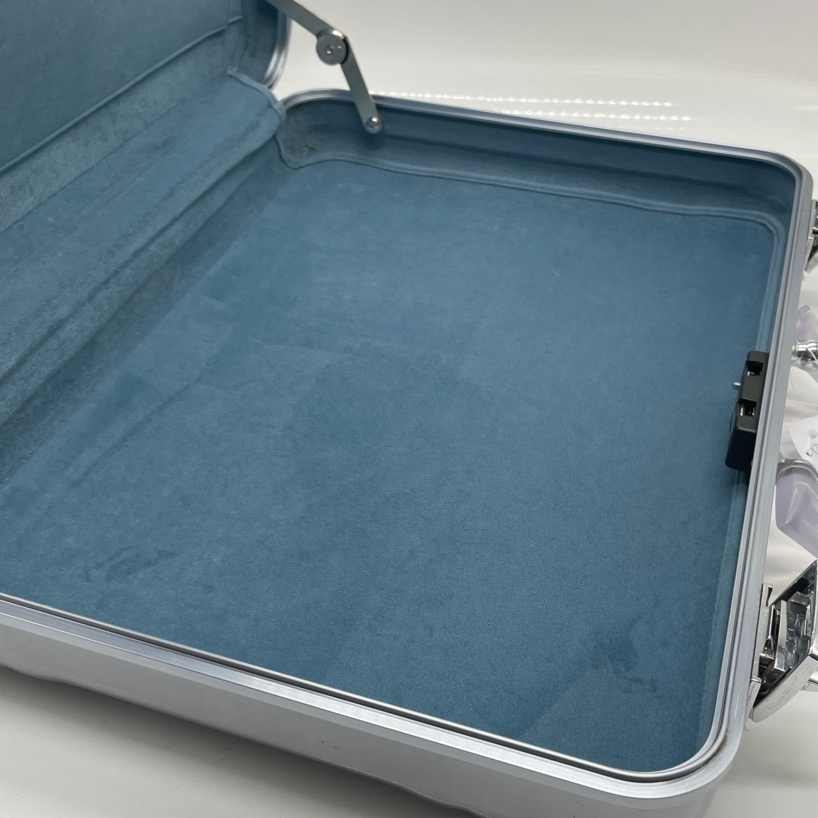 BN5513○ ZERO HALLIBURTON ゼロハリバートン アタッシュケース クリア