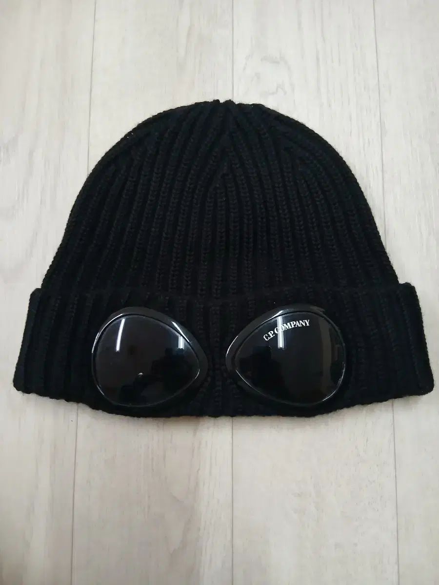 C P COMPANY シーピーカンパニー ゴーグル ビーニー ブラック フリーサイズ