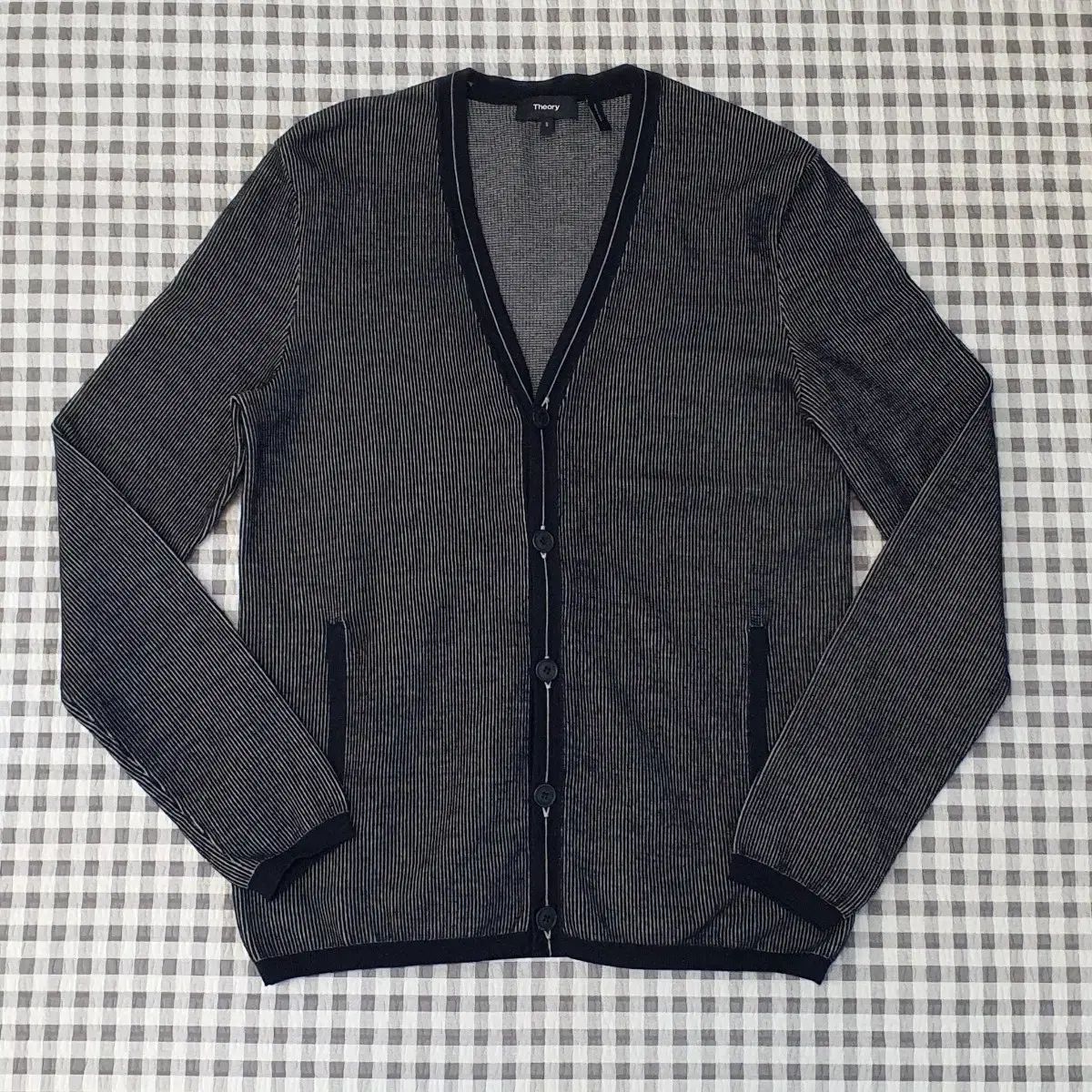 セオリー ウール Vネック ニット カーディガン メンズ