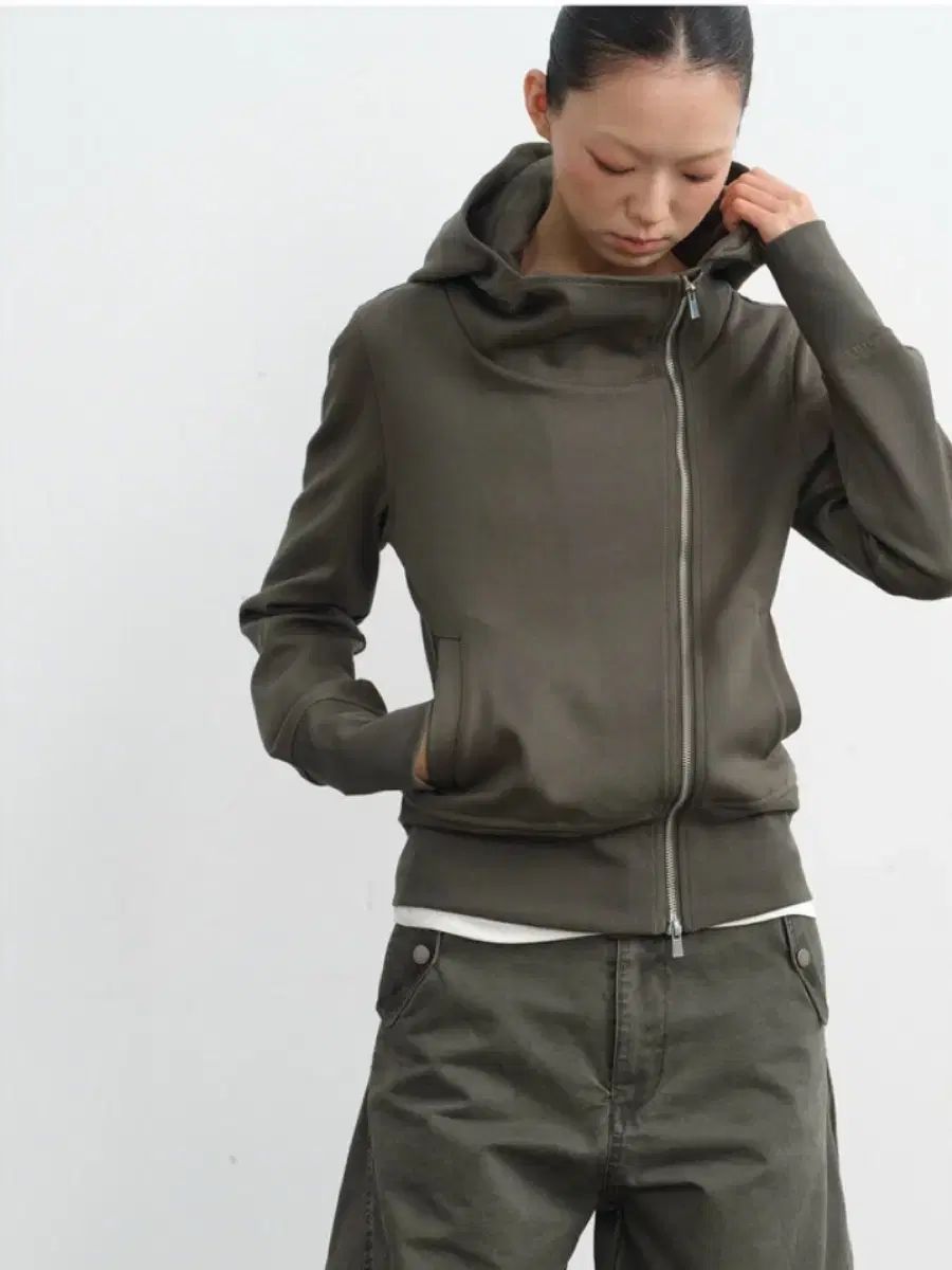 ビッグフーデッドジップアップ