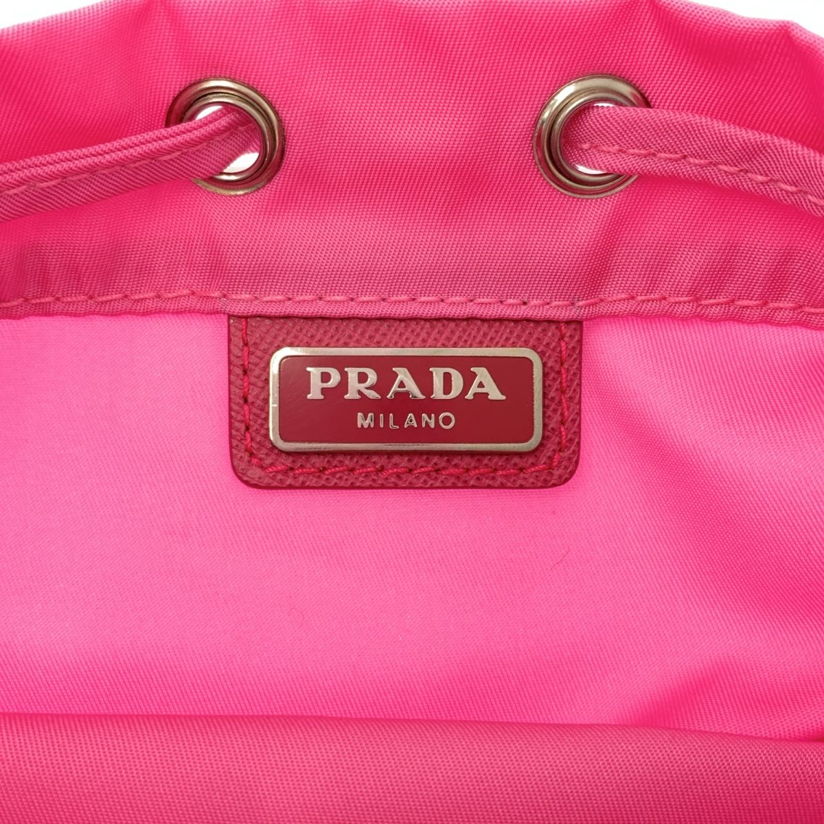 プラダ ナイロン