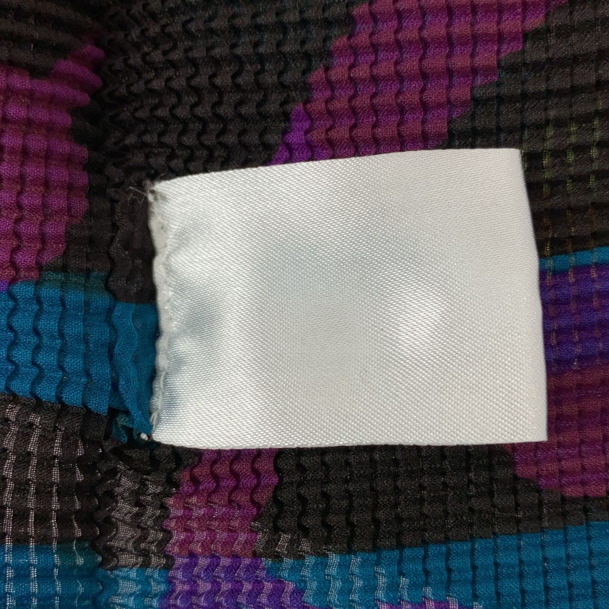 me ISSEY MIYAKE / ミーイッセイミヤケ | プリーツ ハイネック