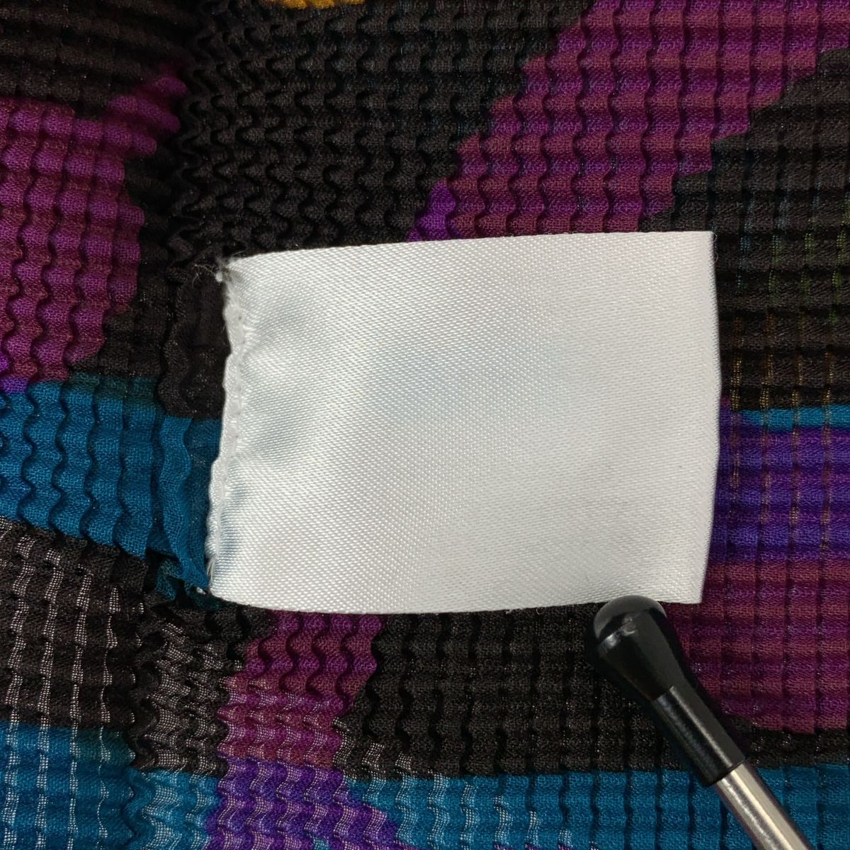 me ISSEY MIYAKE / ミーイッセイミヤケ | プリーツ ハイネック