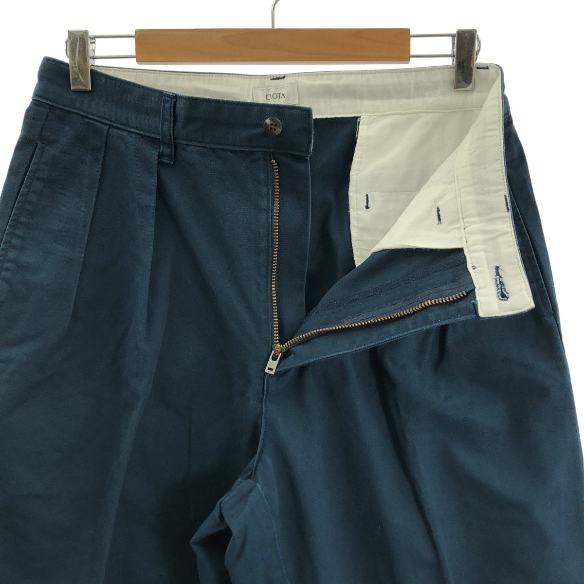 CIOTA / シオタ | スビンコットンツータックチノパンツ | 5 | ネイビー
