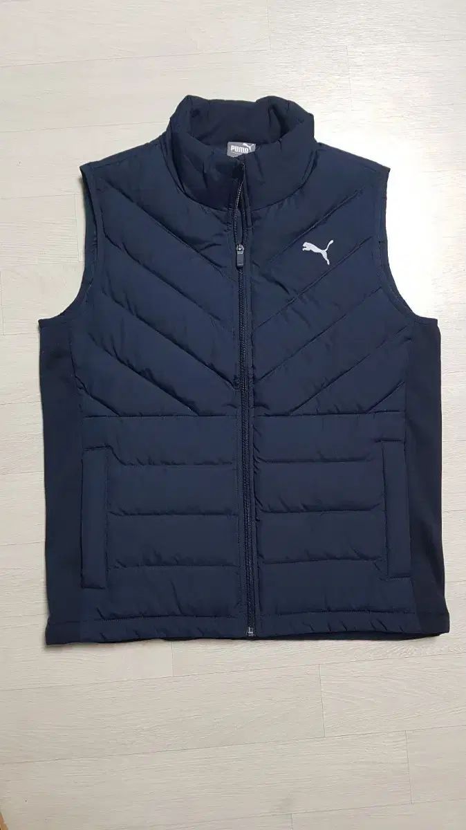 PUMA フィールド ダウン ベスト