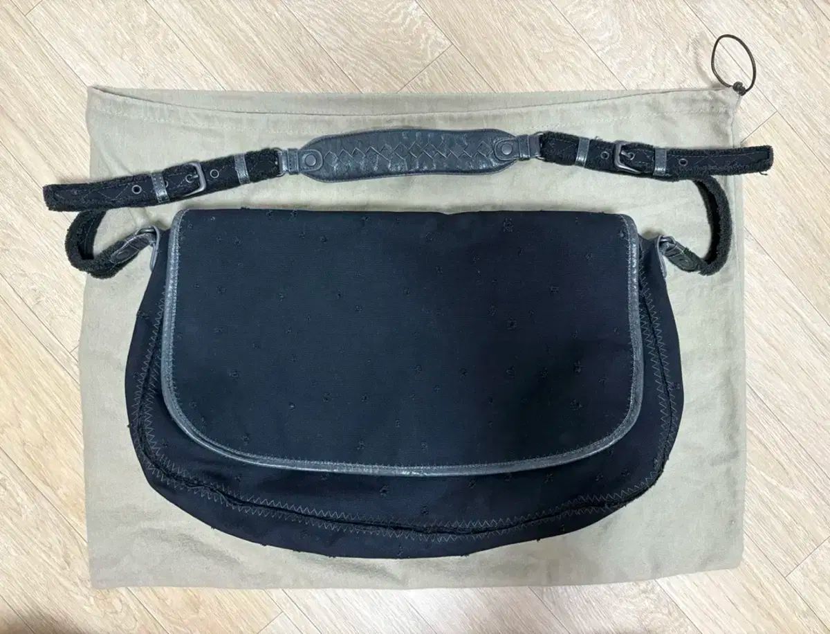 ボッテガ ヴェネタ ブラック クロスバック