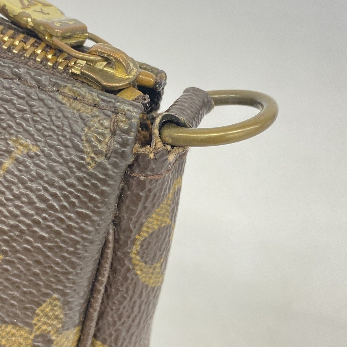 ポーチ モノグラム