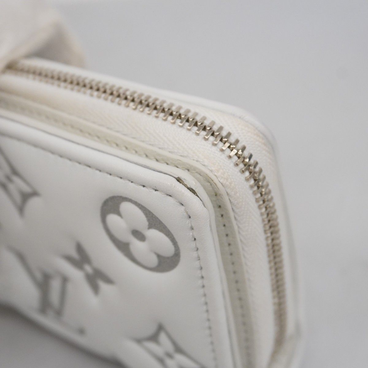 【あーる君。様】ルイヴィトン　ポルトフォイユ ルー モノグラムエンボス ヴィトン モノグラム エンボス ポルトフォイユ ルー M81599 RFID反応