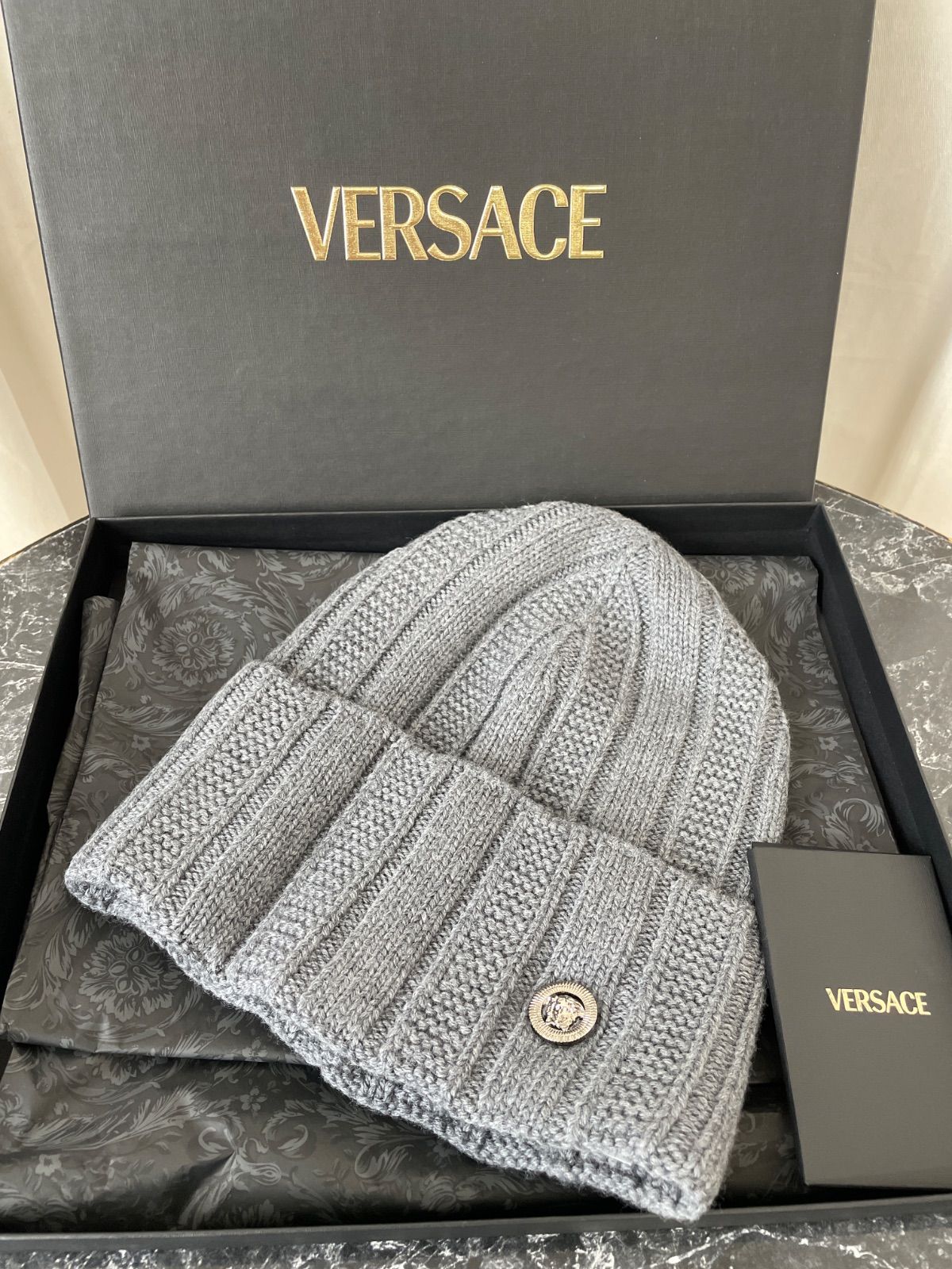 ヴェルサーチ VERSACE メドゥーサ リブ ニット ビーニー グレー