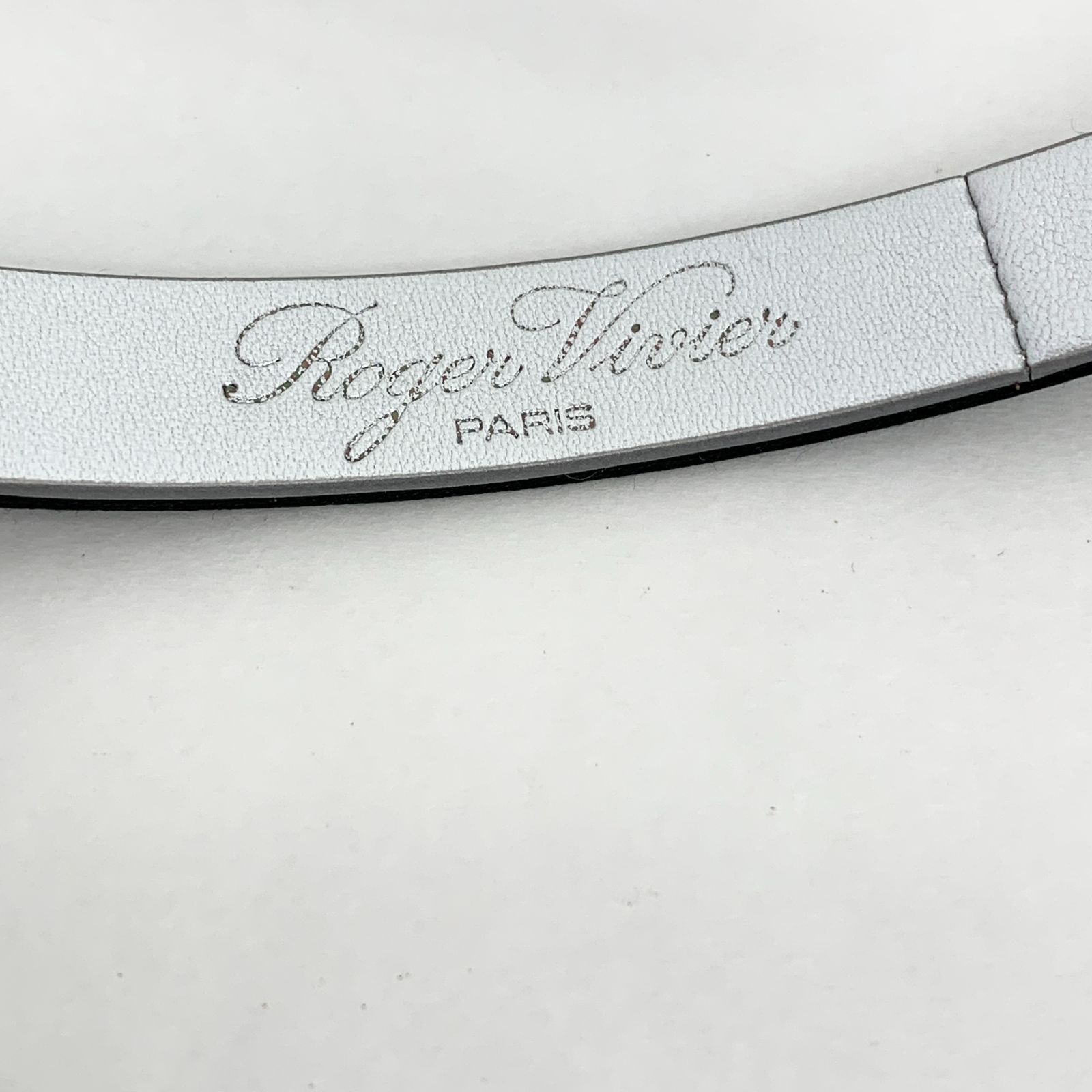 ビジューバックル