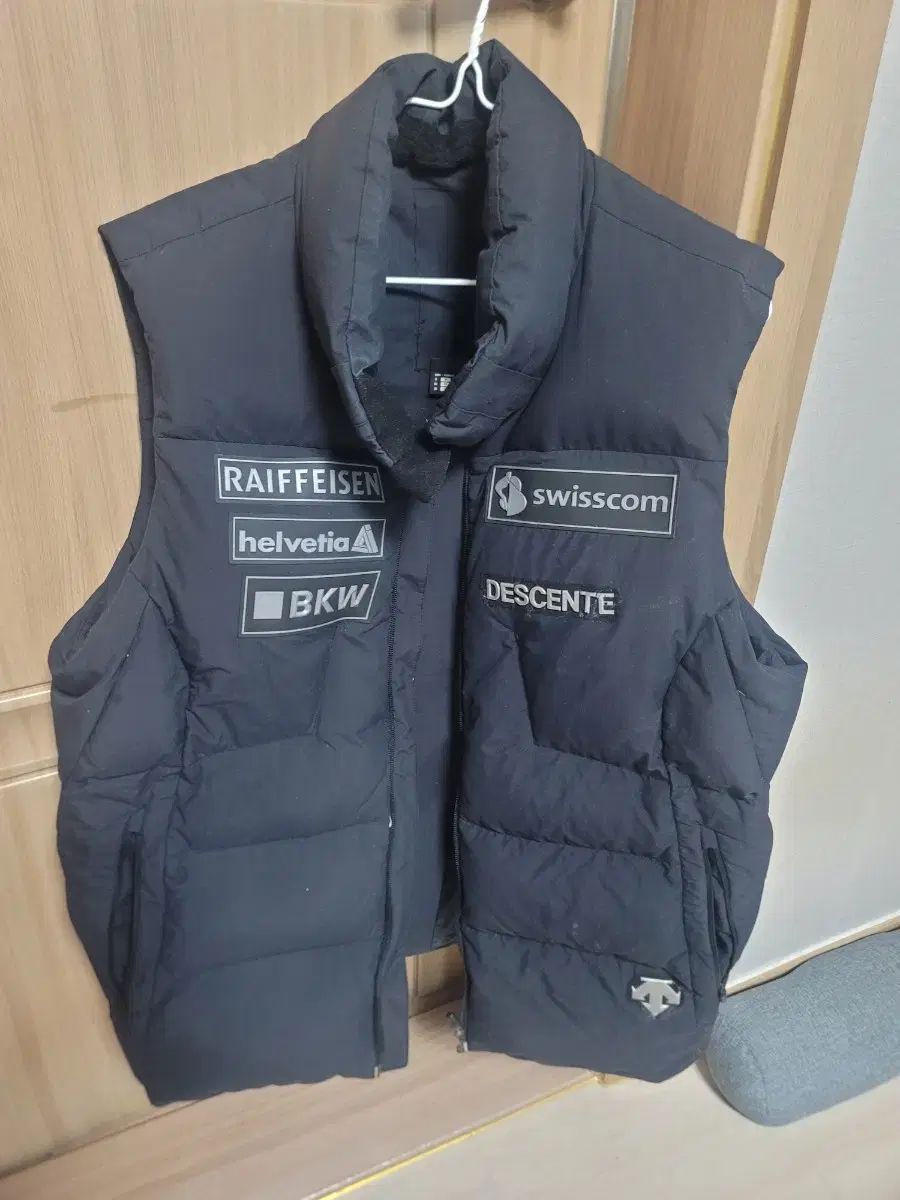 デサント アウディ ダウンベスト 105サイズ