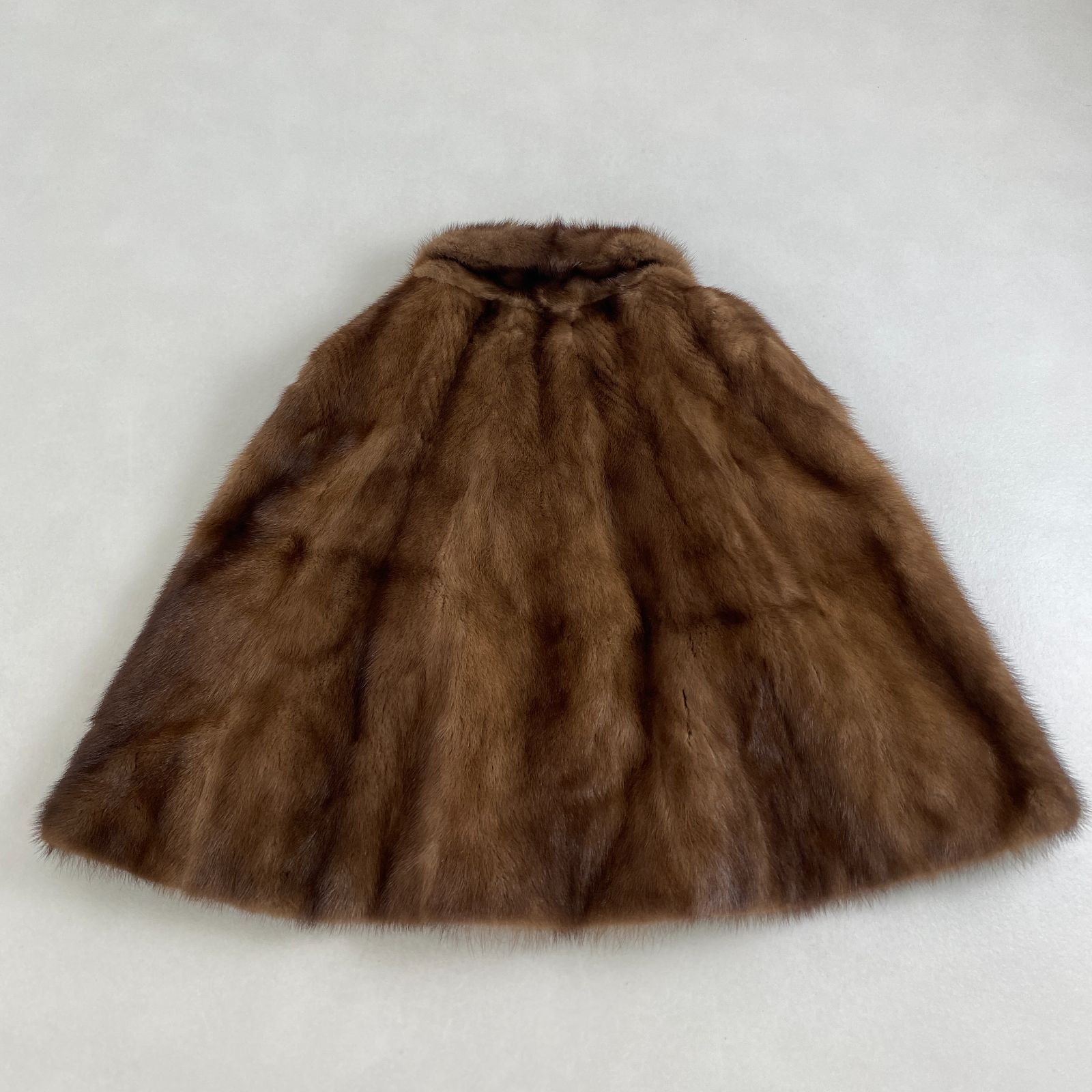 毛皮コート ポンチョ SAGA MINK 上質ミンク ブラウン 裏地刺しゅう ファーケープ サガミンク リアルファー