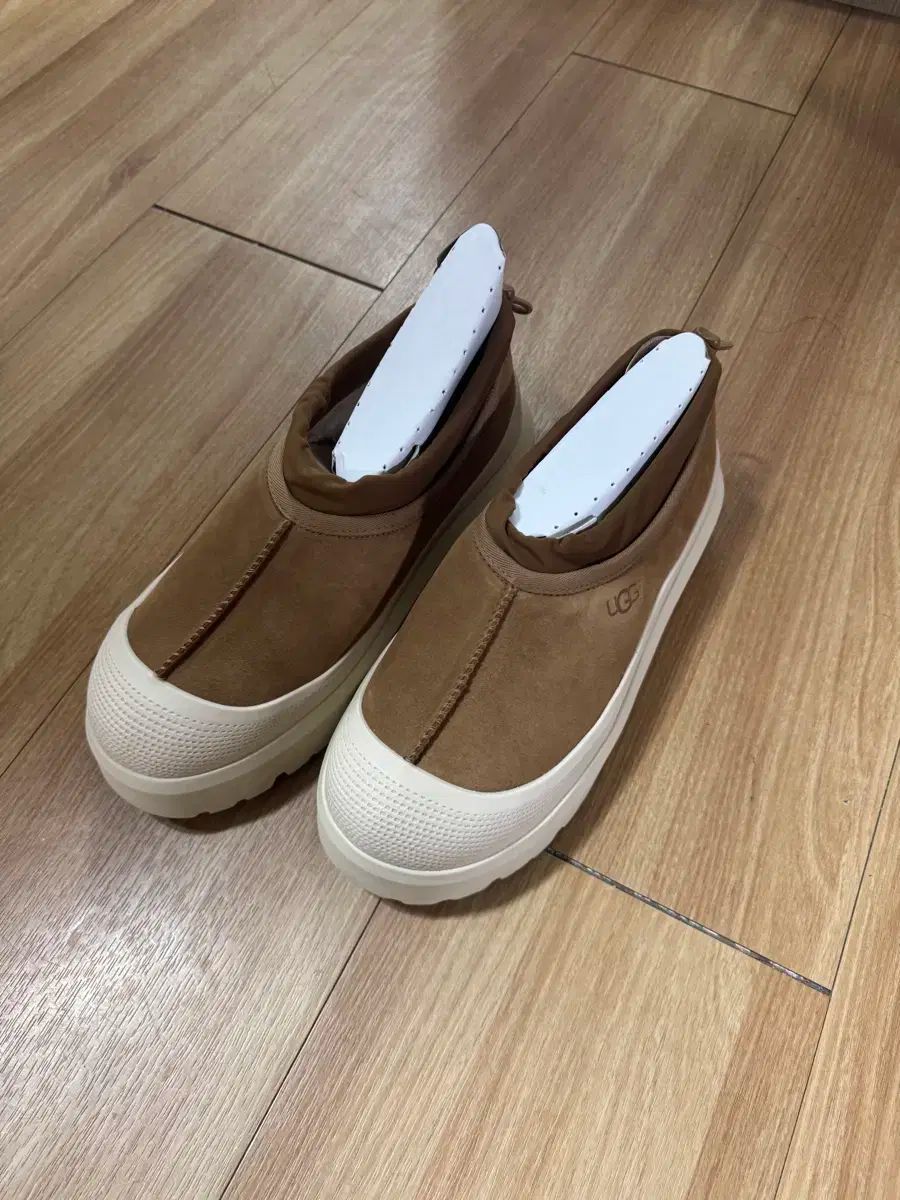 アグ タスマン ウェザー ハイブリッド 280