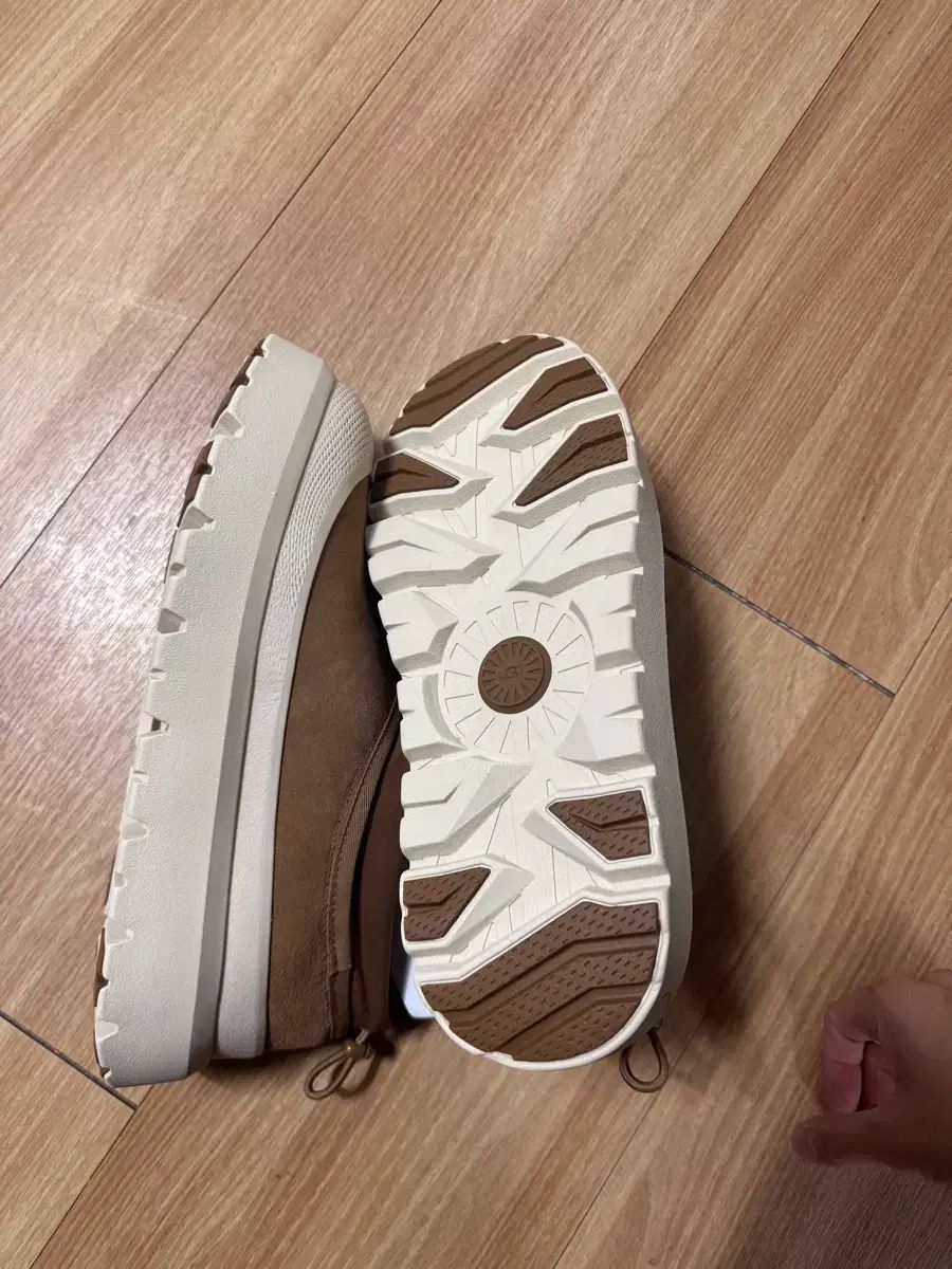 アグ タスマン ウェザー ハイブリッド 280