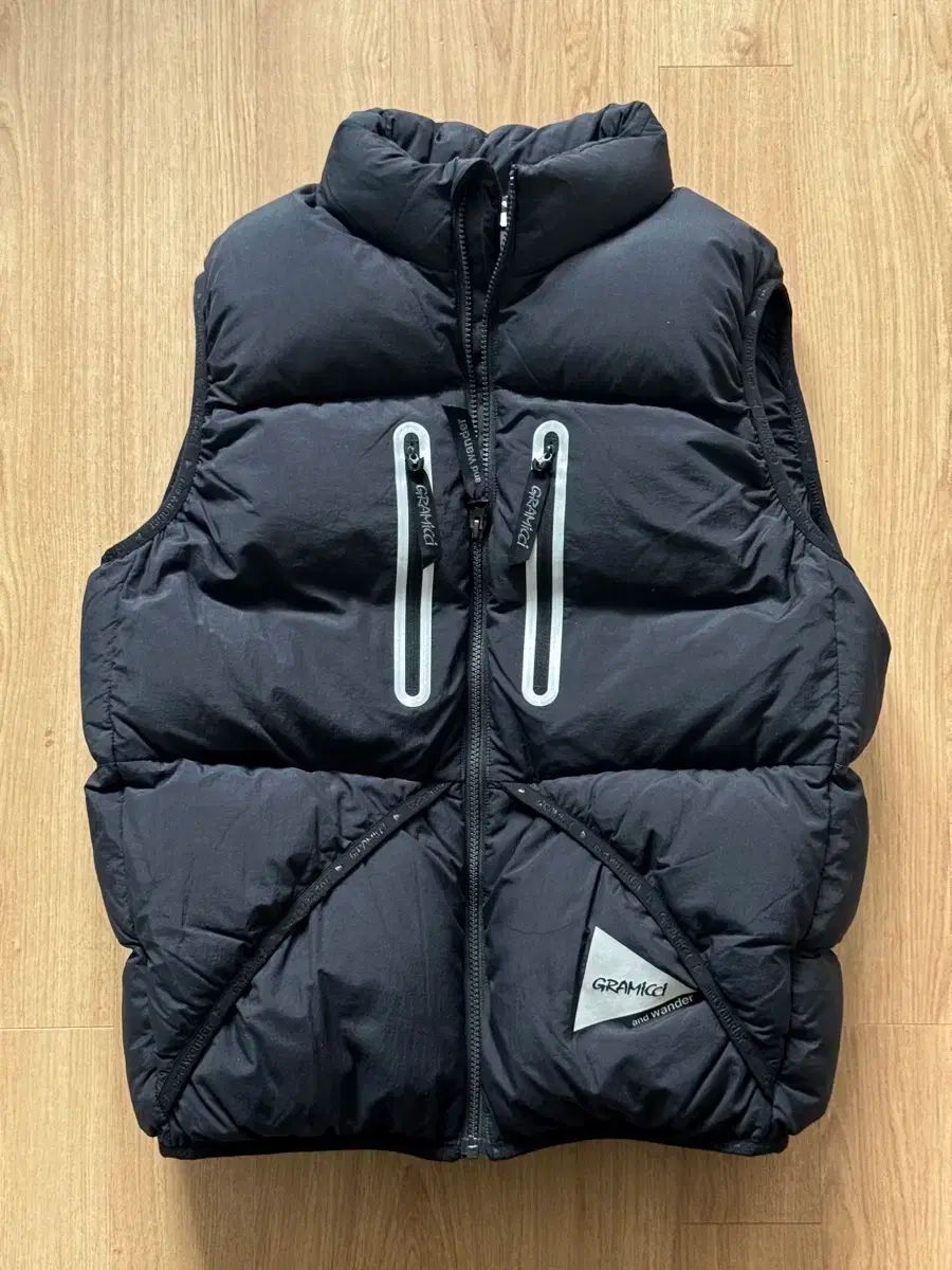 M アンドワンダー x グラミチ ダウン ベスト 24FW