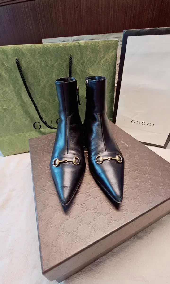 グッチ ブラック アンクル ブーツ 36 5