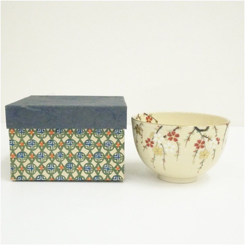 京焼 前田宝泉造 色絵しだれ桜茶碗（箱付） 茶道 抹茶 おしゃれ 抹茶
