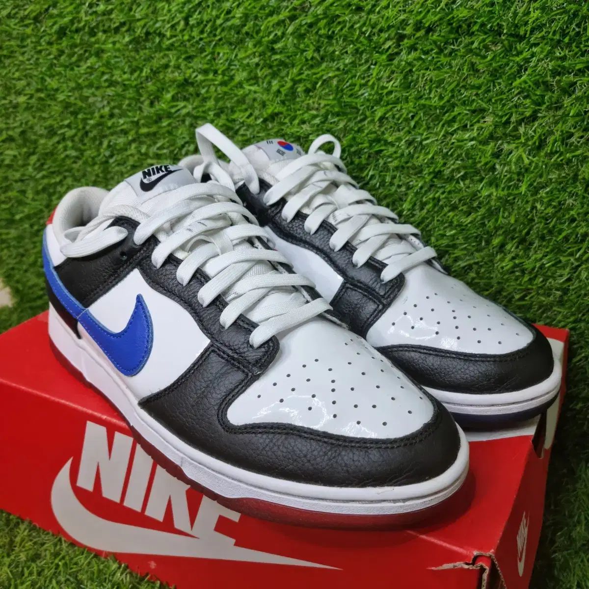ナイキ ダンク ロー ブラック ホワイト ブルー レッド