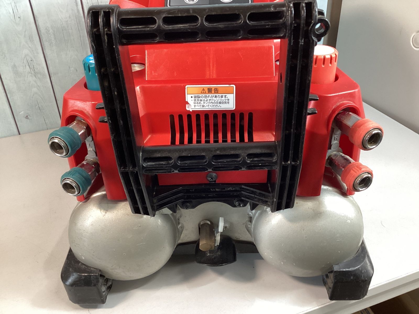 高圧エアコンプレッサ 11