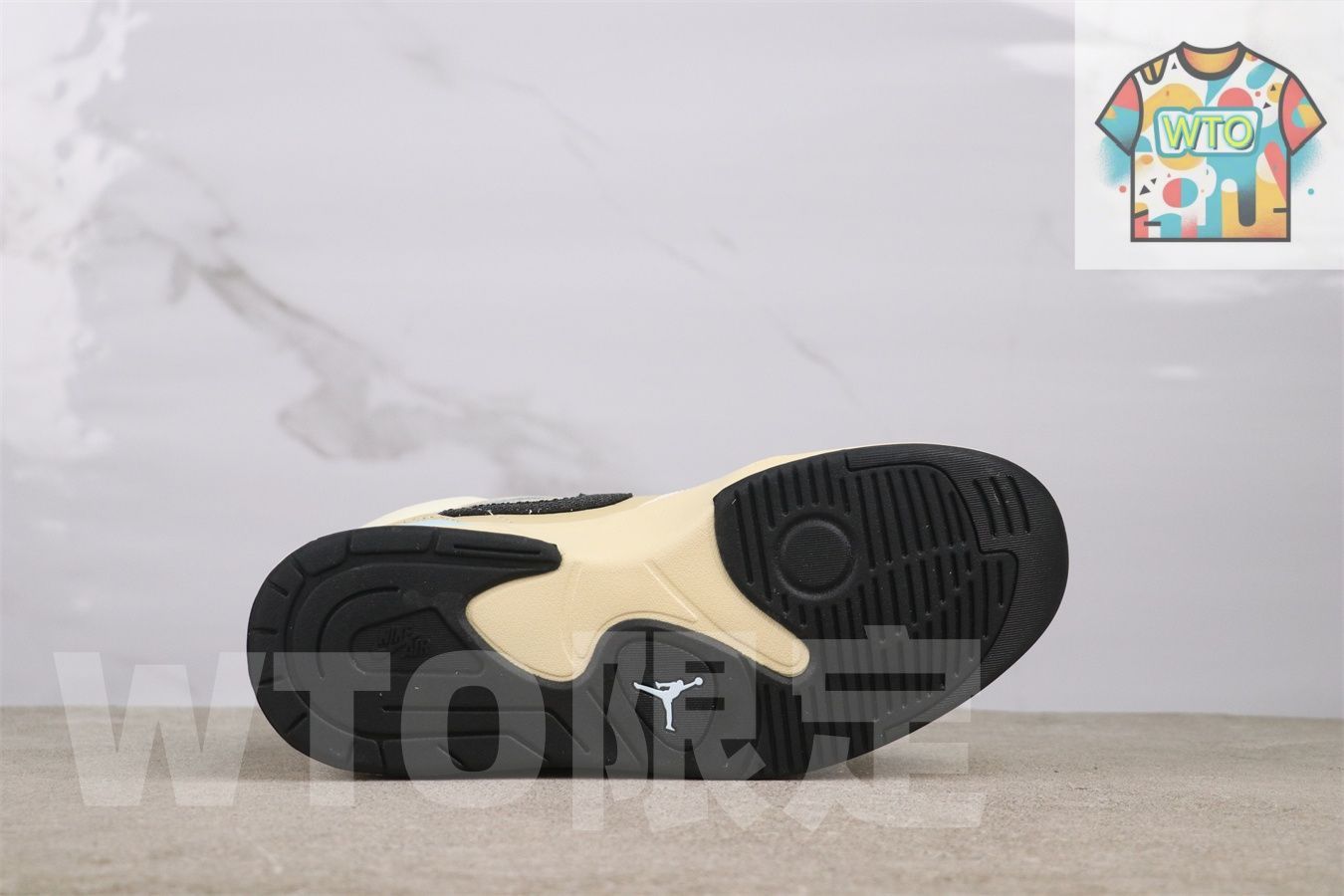 グレーブラウン -