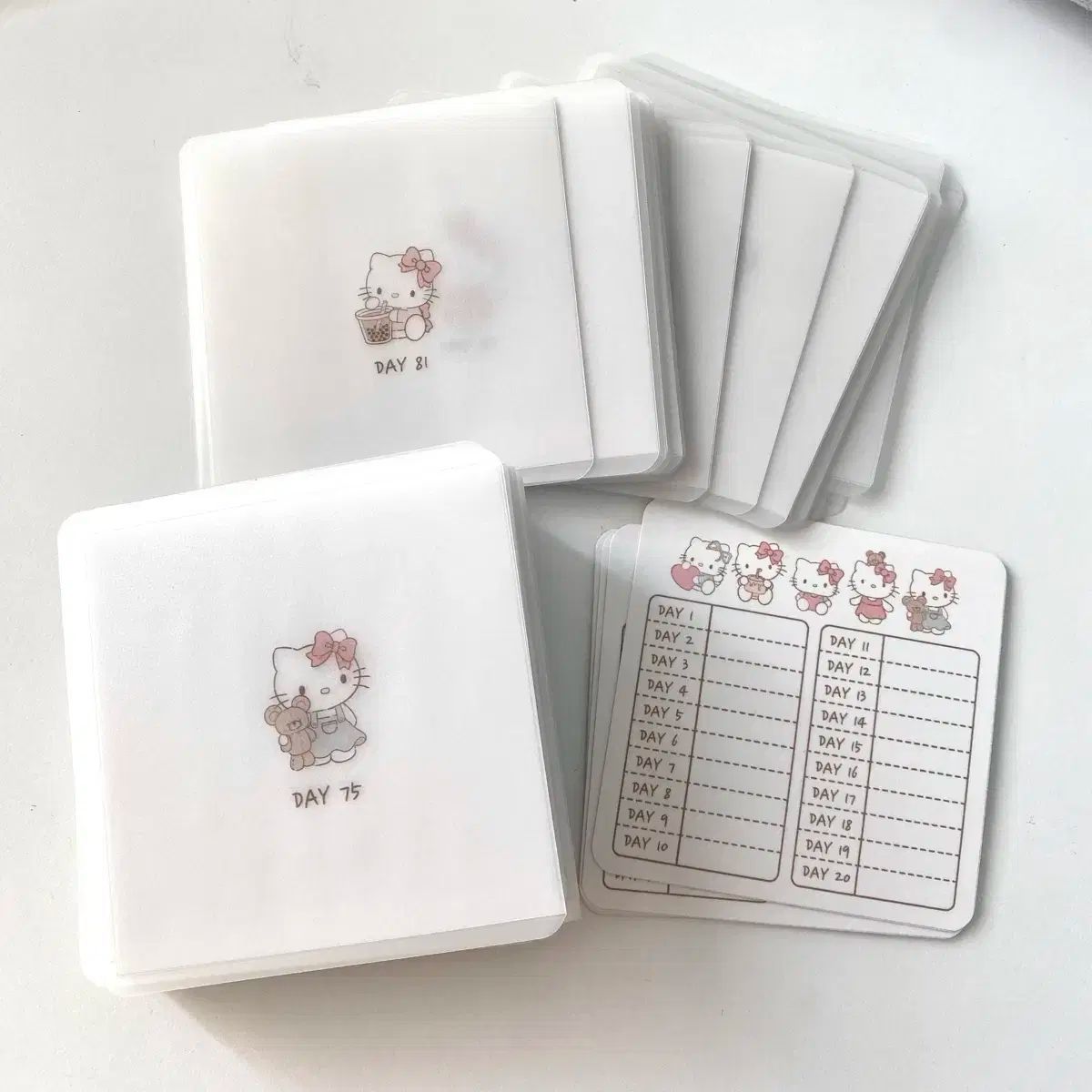 ハローキティ 100日お小遣い貯金チャレンジ (セービングボックス用