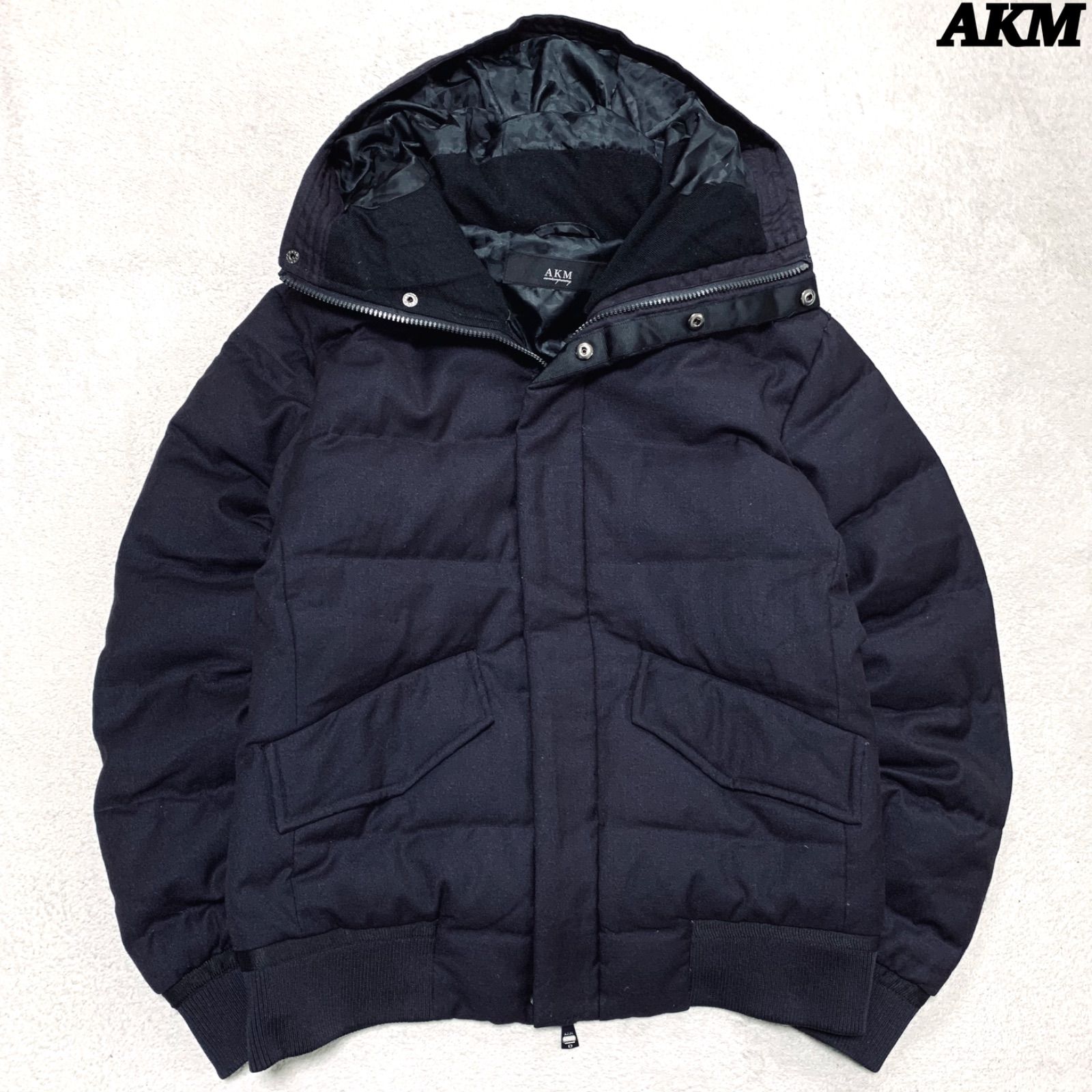【希少】AKM muta ダウンジャケット 迷彩 size M AKM ダウンジャケット フード付 カモフラ 迷彩 Mサイズ ネイビー