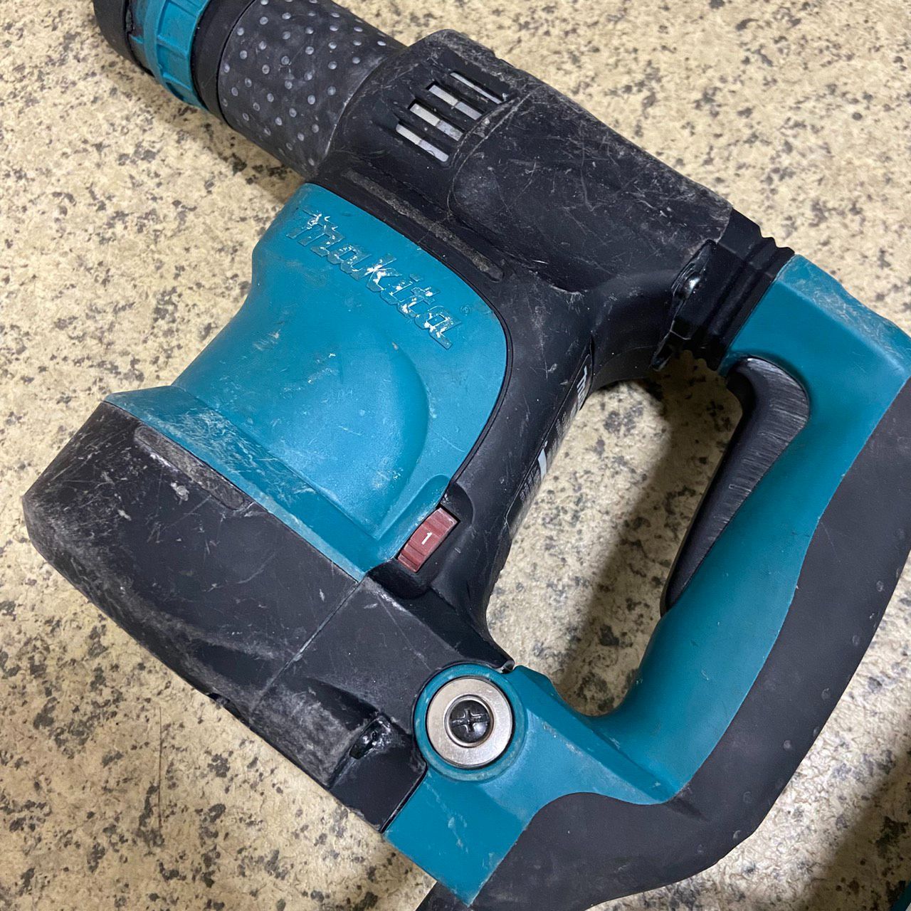 動作 済 makita マキタ 電動ケレン HK1820