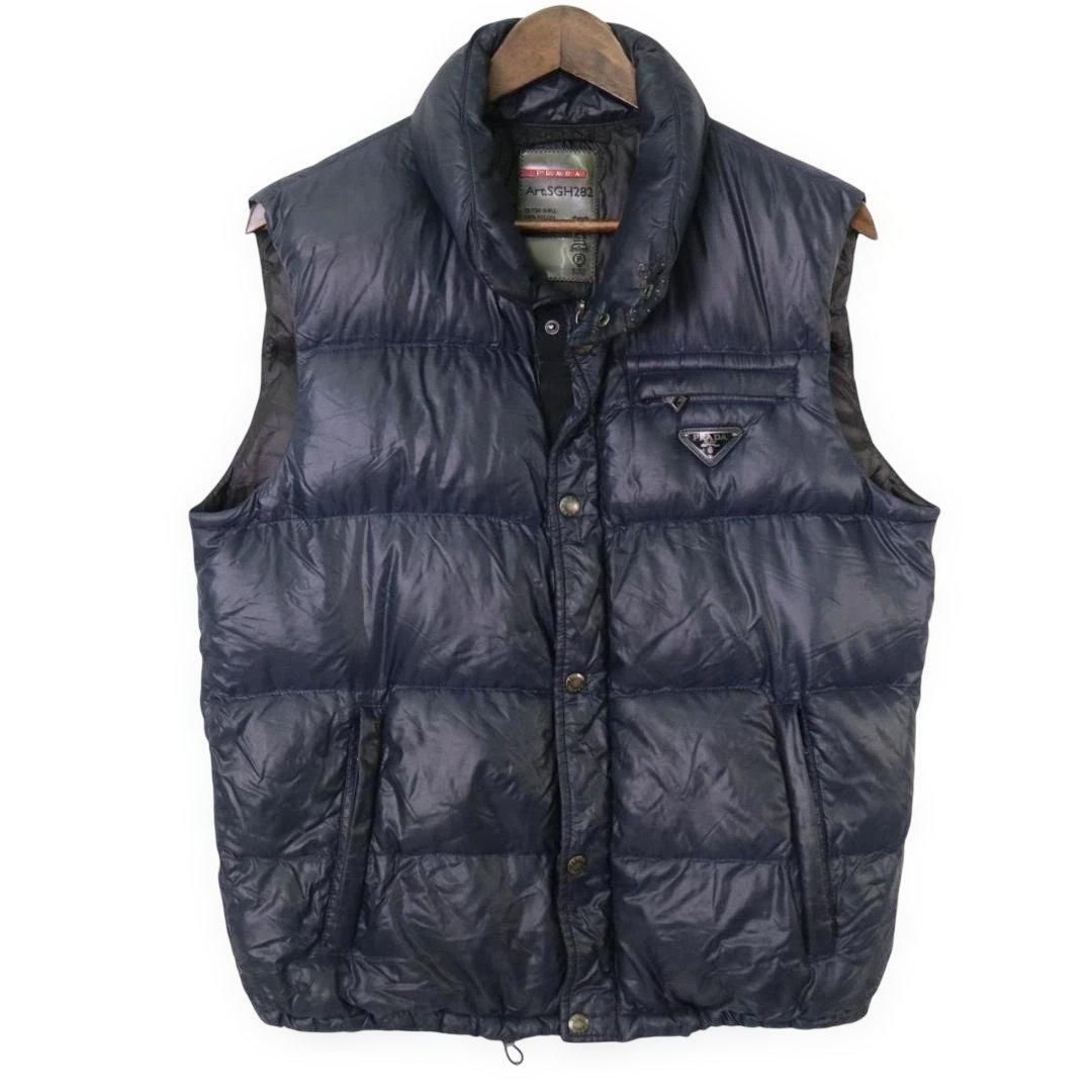 人気 PRADA プラダ ダウンベスト 48 L メンズ SGH282 三角プレートロゴ ダークネイビー ナイロンベスト ラグジュアリー 秋 冬