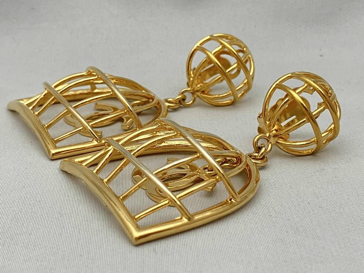 CHANEL イヤリング 鳥かご モチーフ デザイン ゴールド ヴィクトワール ドゥ カステラーヌ 1994年 ヴィンテージ ブランド