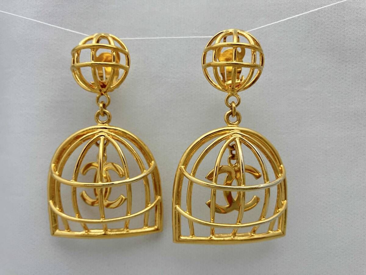 CHANEL イヤリング 鳥かご モチーフ デザイン ゴールド ヴィクトワール ドゥ カステラーヌ 1994年 ヴィンテージ ブランド