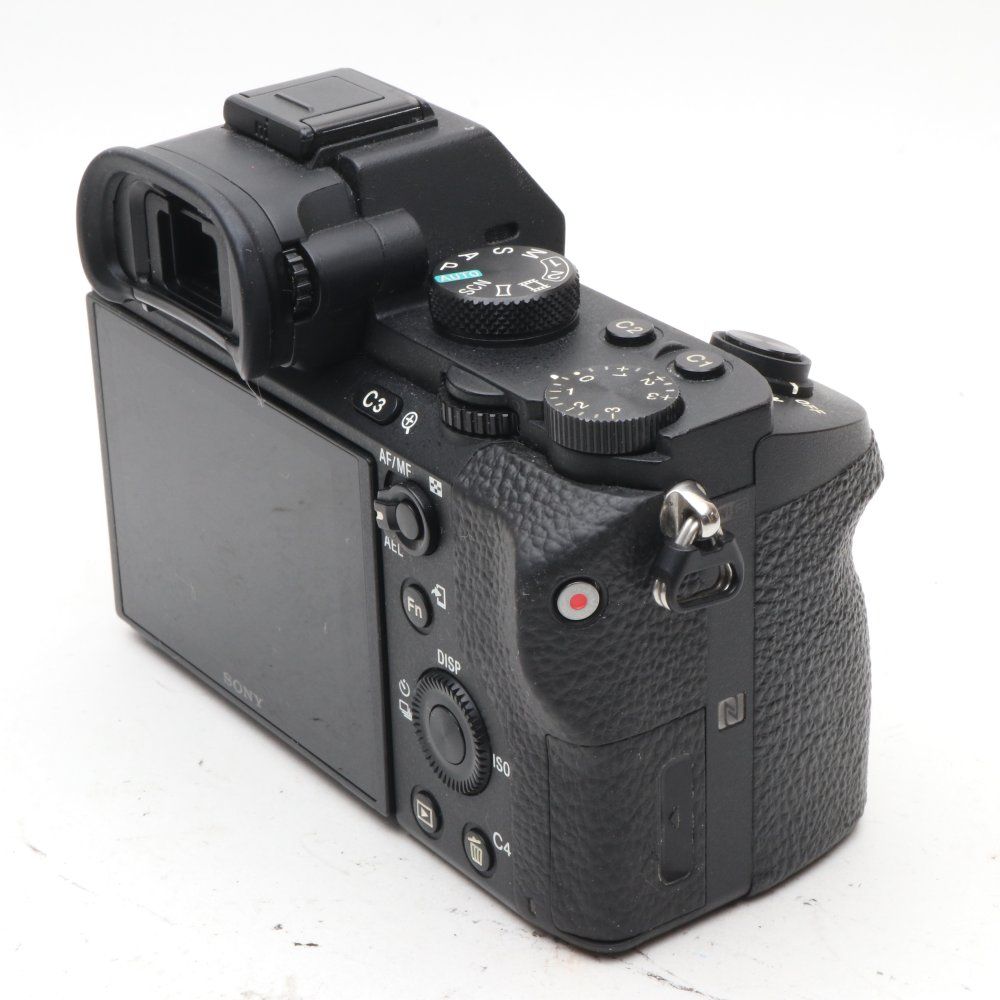 ミラーレス一眼カメラ α7II