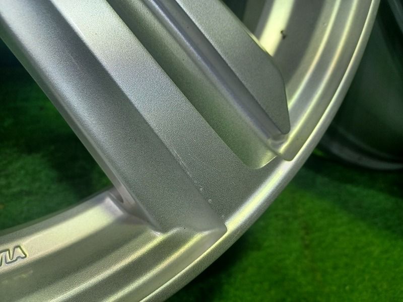 ヴィオレント ｱﾙﾌｧｰﾄﾞ ｳﾞｪﾙﾌｧｲｱ ﾊﾘｱｰ ﾃﾞﾘｶD 5 ホイール アルミ シルバー 18インチ 7 J 5穴 4本 114 3 38