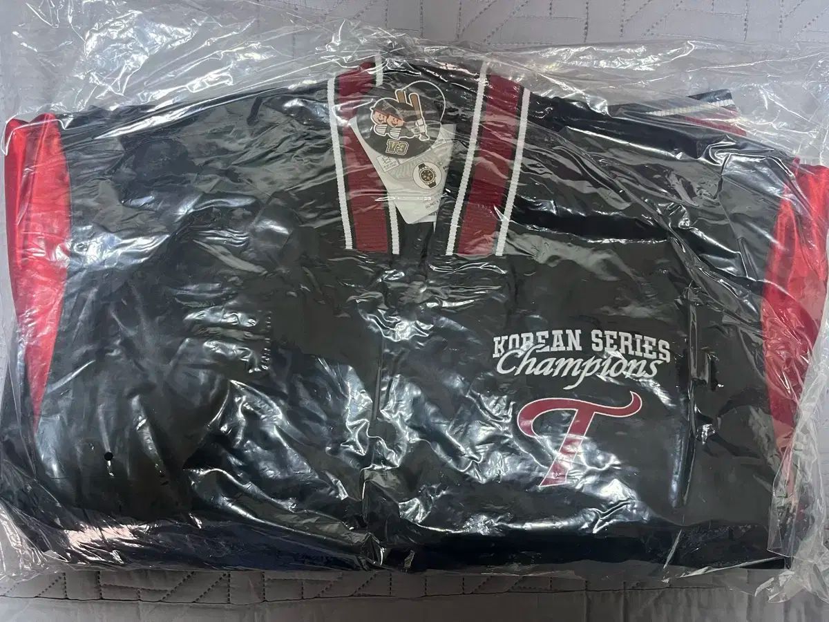 LGツインズ BDNS 2025 Champion アウター レッド