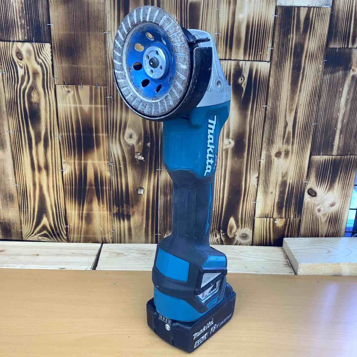 マキタ makita 100mmコードレスディスクグラインダ GA412DZ DIY 鉄筋アングル材 仕上げ 磨き 建築 石材加工 コンクリート ブロック レンガ タイル 研磨 ガラス 断面磨き 越谷店