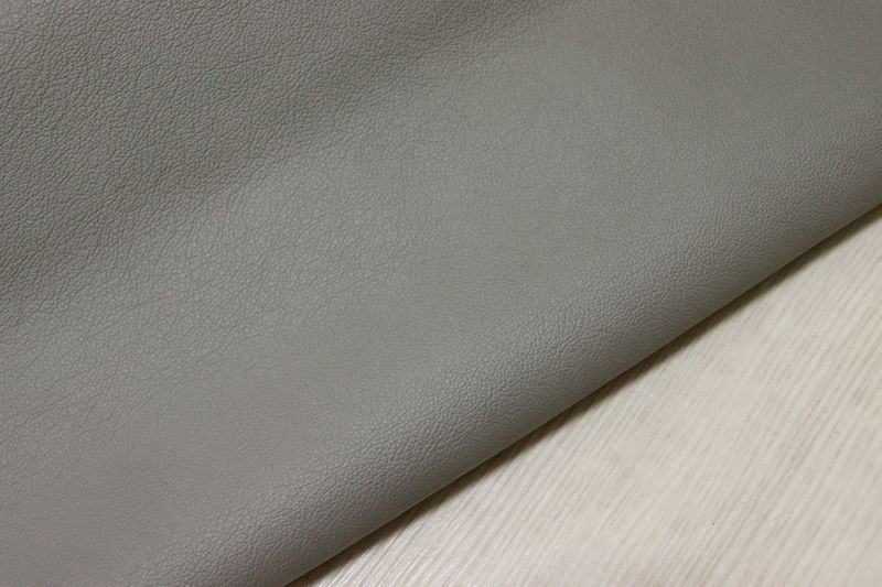 ライトグレー 243ds クロム革 牛革 イタリア レザー 弱シュリンク加工 はぎれ 一枚革 レザークラフト 革 皮 本革 diy 生地 材料