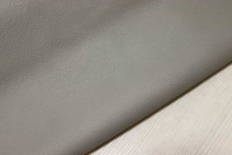 ライトグレー 257ds クロム革 牛革 イタリア レザー 弱シュリンク加工 はぎれ 一枚革 レザークラフト 革 皮 本革 diy 生地 材料
