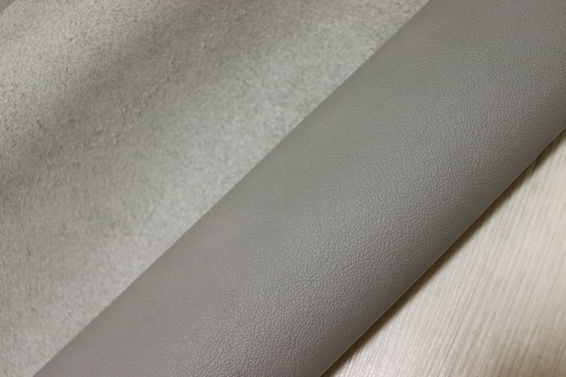 ライトグレー 257 ds クロム革 牛革 イタリア レザー 弱シュリンク加工 はぎれ 一枚革 レザークラフト 革 皮 本革 diy 生地 材料