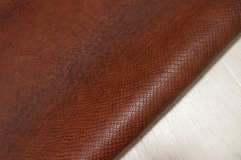  レッドブラウン 104 ds ヌメ革 ショルダーレザー 牛革 イタリア レザー スネーク型押し はぎれ 一枚革 レザークラフト 革 皮 本革 diy 生地 材料 生地/糸 手芸素材 材料