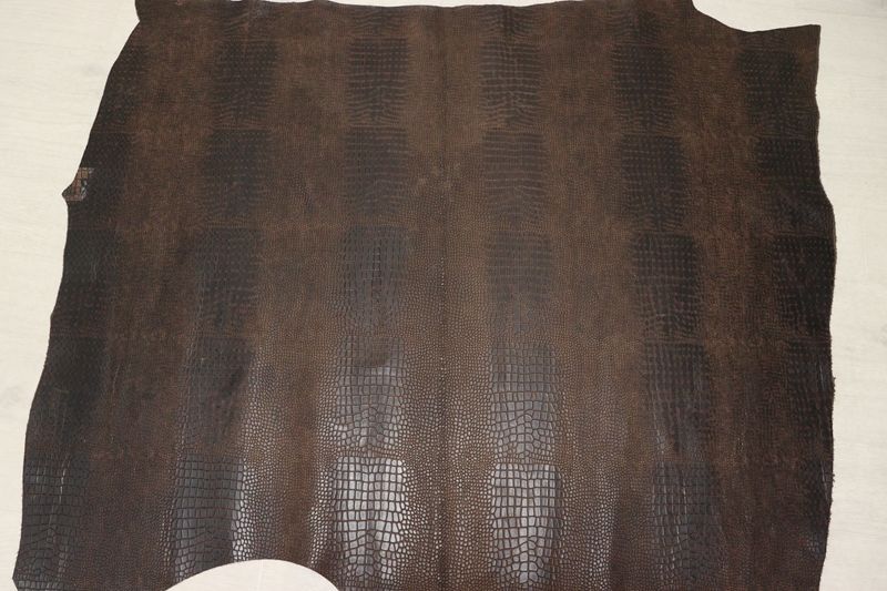 ヴィンテージブラウン 120 ds ヌメ革 ショルダーレザー 牛革 イタリア レザー クロコ型押し はぎれ 一枚革 レザークラフト 革 皮 本革 diy 生地 材料