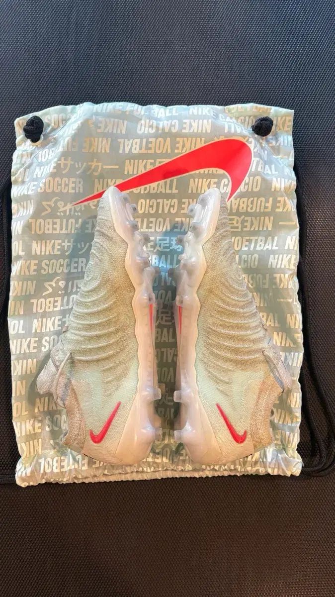 260 FANTOM 2 GX Elite AG サッカーシューズ